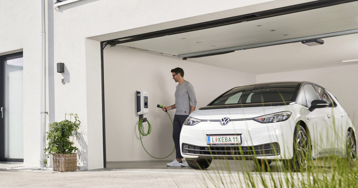 Mit dieser Wallbox wird das Laden des Firmenwagens… FIRMENWAGEN